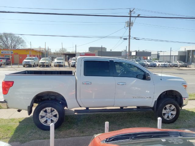 2019 Nissan Titan SV Crew Cab 4WD