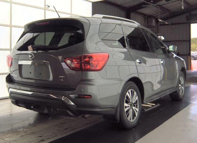 2017 Nissan Pathfinder SL