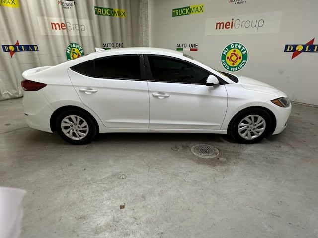 2017 Hyundai Elantra SE 6AT