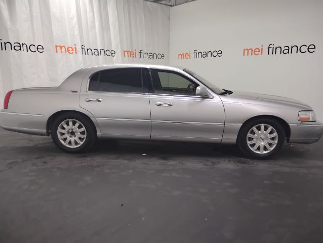 2010 Lincoln Town Car Signature Limited