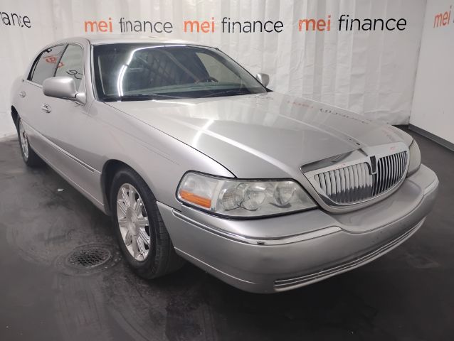 2010 Lincoln Town Car Signature Limited