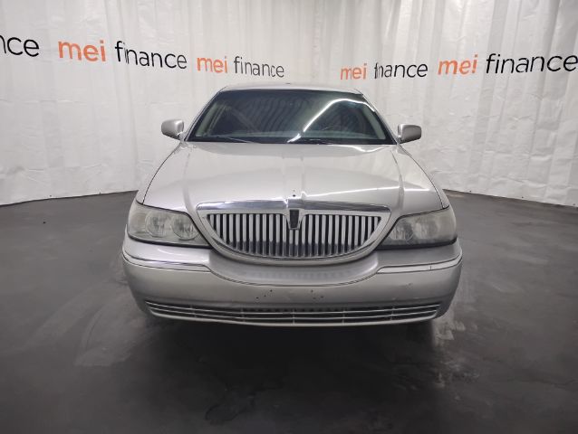 2010 Lincoln Town Car Signature Limited
