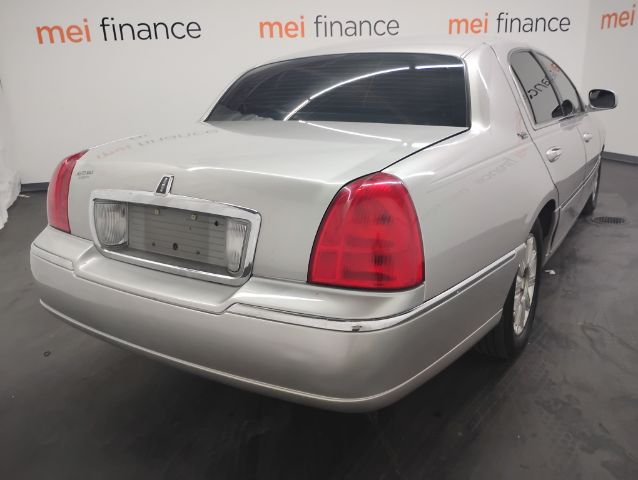2010 Lincoln Town Car Signature Limited