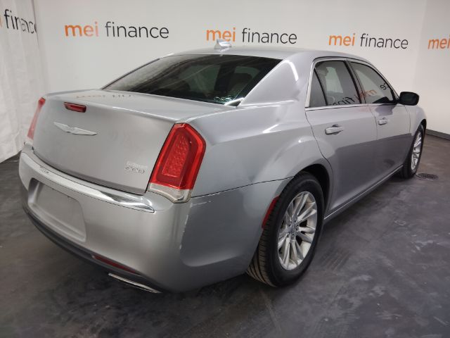 2017 Chrysler 300 Limited