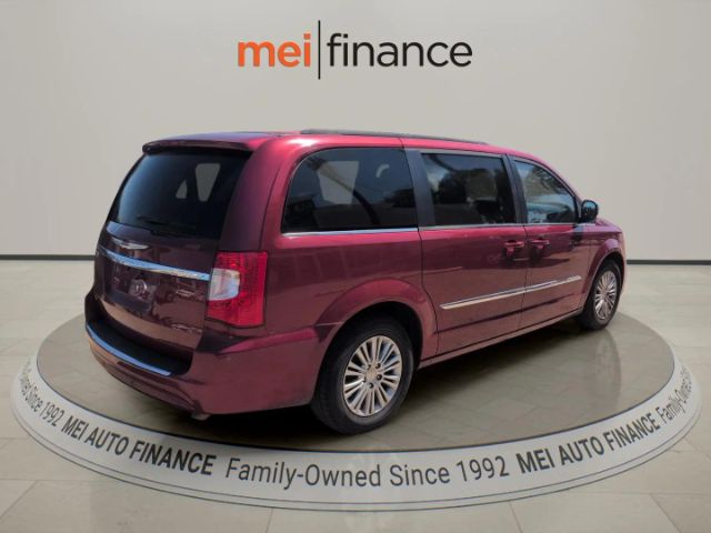 2015 Chrysler Town & Country Touring-L